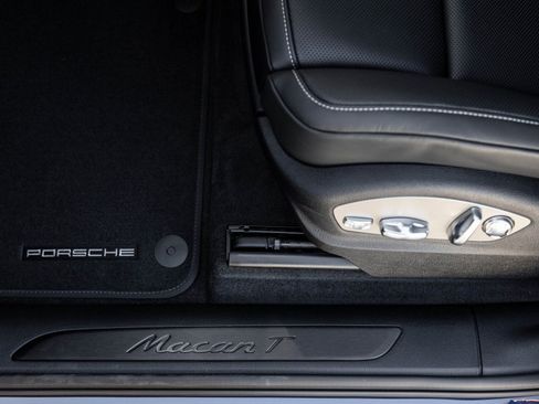 Certified 2026 Porsche Macan Turbo AWD/4WD image 21