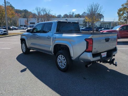 Used 2025 Toyota Tacoma SR5 image 7