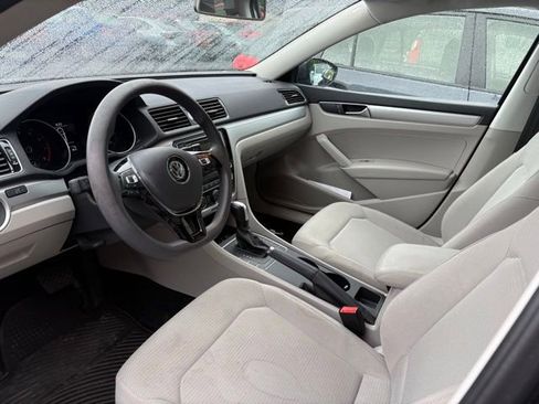 Used 2016 Volkswagen Passat 1.8T S FWD image 3