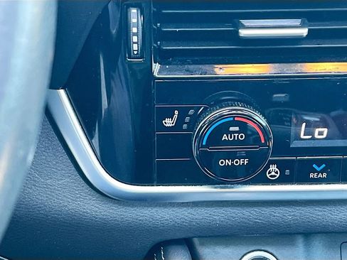 Used 2023 Nissan Rogue SL w/ SL Premium Package FWD image 19