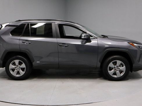 Used 2025 Toyota RAV4 XLE AWD/4WD image 4