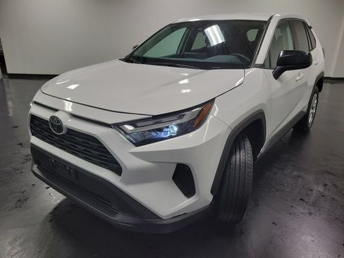 Used 2023 Toyota RAV4 LE AWD/4WD image 4
