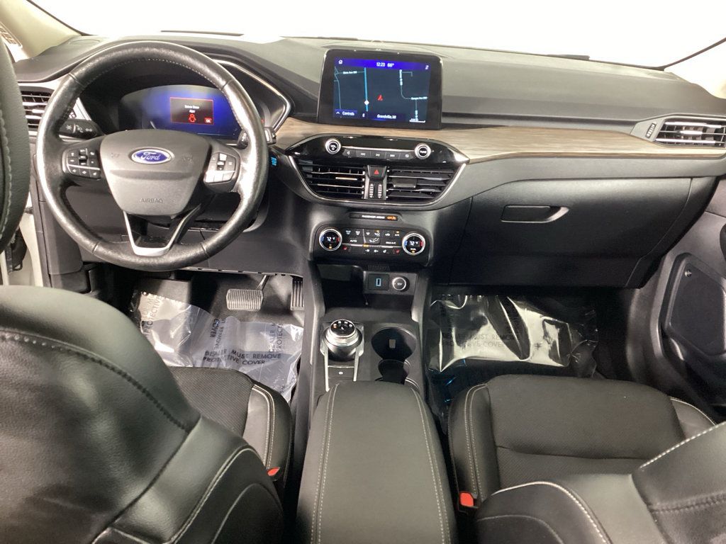 Used 2020 Ford Escape Titanium w/ Titanium Premium Package 2.0 AWD/4WD image 18