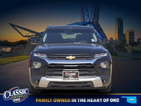 Used 2023 Chevrolet TrailBlazer LT FWD image 2