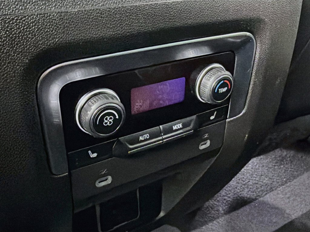 Used 2024 Chevrolet Tahoe Premier AWD/4WD image 27