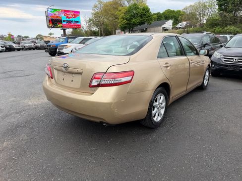 Used 2010 Toyota Camry LE FWD image 9