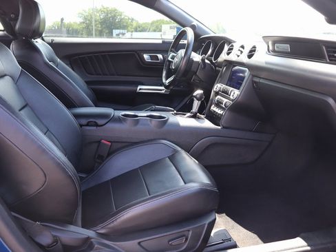 Used 2022 Ford Mustang Premium image 3