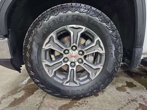 Used 2023 GMC Sierra 1500 SLE image 29