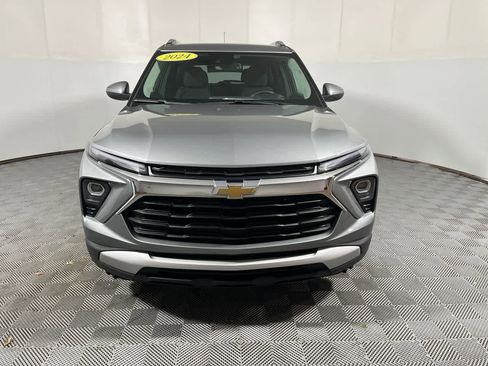 Used 2024 Chevrolet TrailBlazer LT w/ Convenience Package FWD image 3