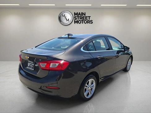 Used 2017 Chevrolet Cruze LT FWD image 5