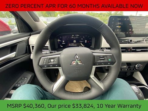 New 2025 Mitsubishi Outlander SE image 40