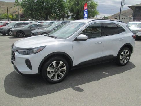 Used 2025 Ford Escape Platinum AWD/4WD image 3