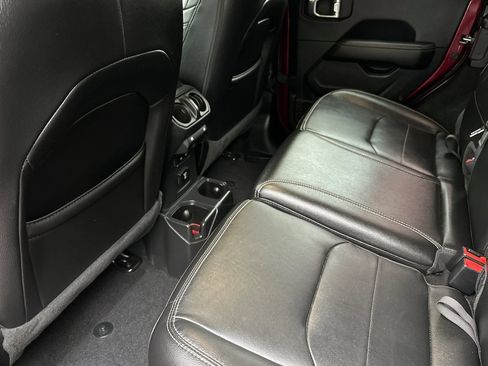 Used 2021 Jeep Wrangler Unlimited Sahara image 11