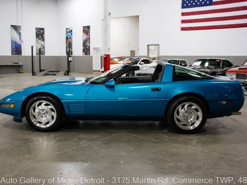 Used 1994 Chevrolet Corvette Coupe RWD image 4