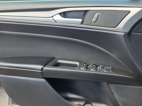 Used 2020 Ford Fusion SE FWD image 6