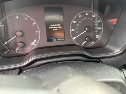 Used 2024 Toyota Corolla Cross LE image 11