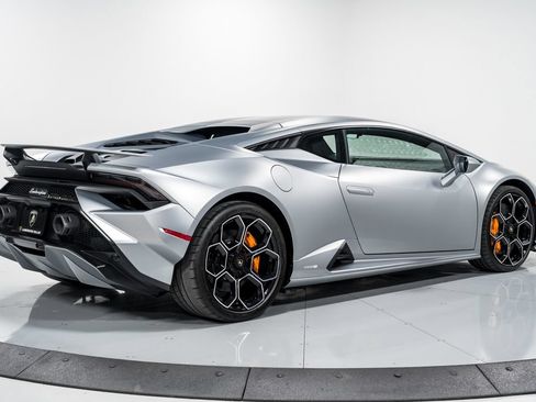 Used 2023 Lamborghini Huracan Tecnica RWD image 3