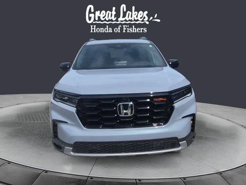 Used 2025 Honda Pilot TrailSport image 8