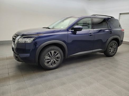 Used 2022 Nissan Pathfinder SV AWD/4WD image 2
