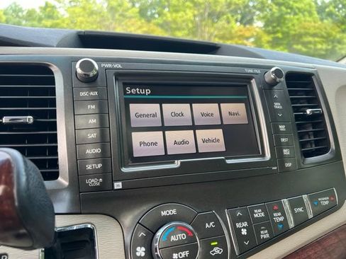 Used 2013 Toyota Sienna XLE w/ Premium Pkg FWD image 40