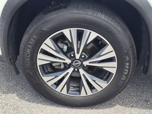 Used 2023 Nissan Rogue SV FWD image 9