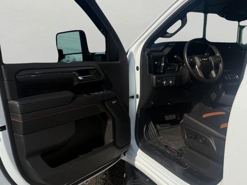 Used 2024 GMC Sierra 2500 AT4 w/ Technology Package image 19