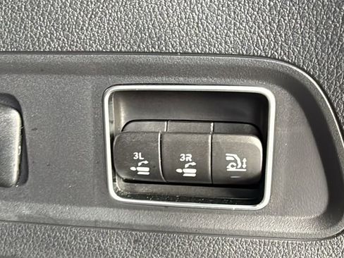 Certified 2025 Mercedes-Benz GLS 450 4MATIC image 22