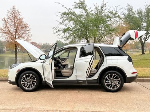 Used 2020 Lincoln Corsair FWD w/ Equipment Group 101A image 17