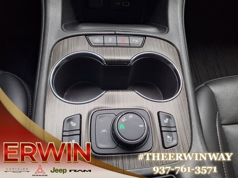 Used 2022 GMC Acadia SLT w/ Technology Package image 24