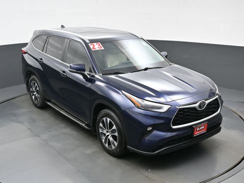 Used 2023 Toyota Highlander XLE AWD/4WD image 33