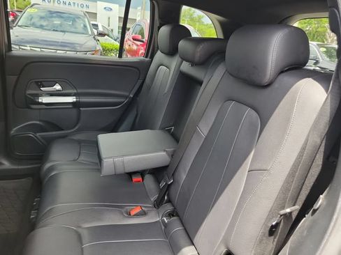 Used 2023 Mercedes-Benz GLB 250 4MATIC w/ Premium Package image 11