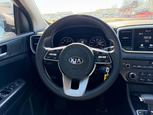 Used 2020 Kia Sportage LX image 9
