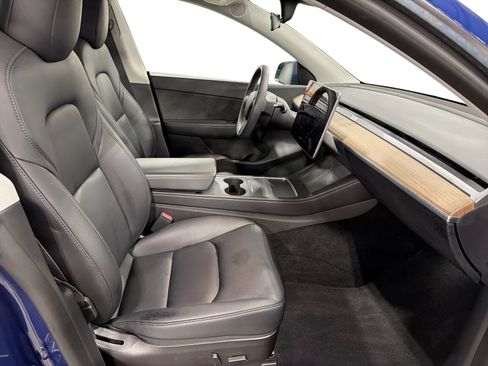 Certified 2022 Tesla Model Y Long Range AWD/4WD image 13