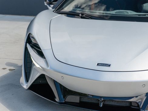 Used 2023 McLaren Artura RWD image 30