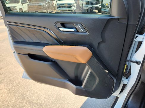 Used 2023 GMC Canyon AT4 w/ AT4 Premium Package image 13