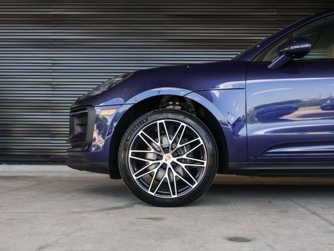 Certified 2026 Porsche Macan AWD/4WD image 12