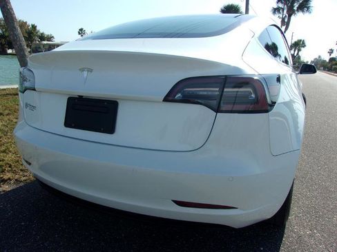 Used 2020 Tesla Model 3 Standard Range Plus image 11