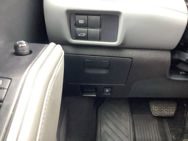Used 2021 Toyota Highlander XLE AWD/4WD image 19