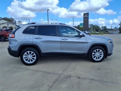 Used 2021 Jeep Cherokee Latitude image 2