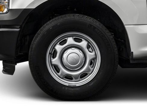 Used 2017 Ford F150 XLT w/ Equipment Group 302A Luxury AWD/4WD image 14