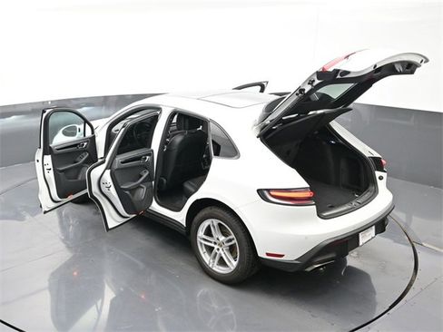 Used 2024 Porsche Macan image 28