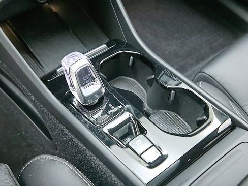 Certified 2023 Volvo XC40 B5 Plus w/ Driver Assist Package image 18