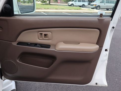 Used 2000 Toyota 4Runner SR5 image 26