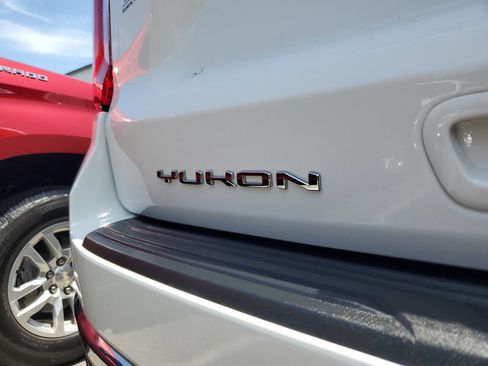 Used 2024 GMC Yukon SLT w/ SLT Luxury Package RWD image 7
