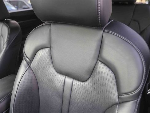 Certified 2025 Kia Sorento SX image 27