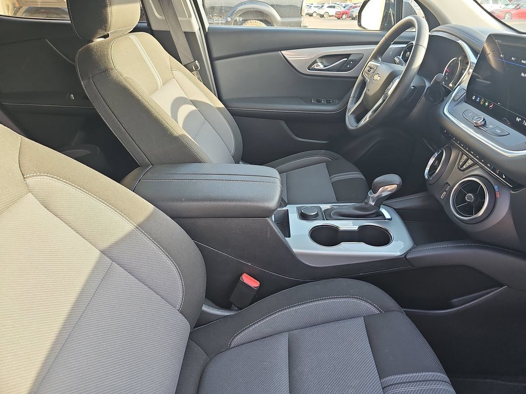 Used 2025 Chevrolet Blazer LT FWD image 10