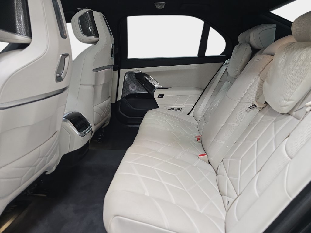 Certified 2023 BMW i7 xDrive60 AWD/4WD image 14