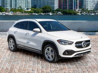 Used 2022 Mercedes-Benz GLA 250 w/ Premium Package Lite video 3