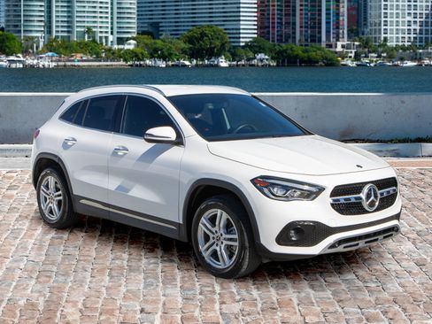 Used 2022 Mercedes-Benz GLA 250 w/ Premium Package Lite image 3