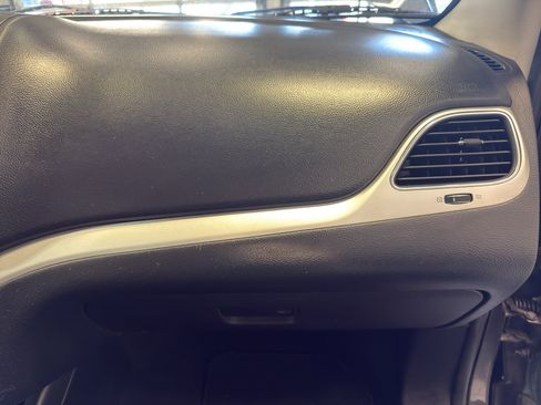 Used 2016 Dodge Journey SE image 23